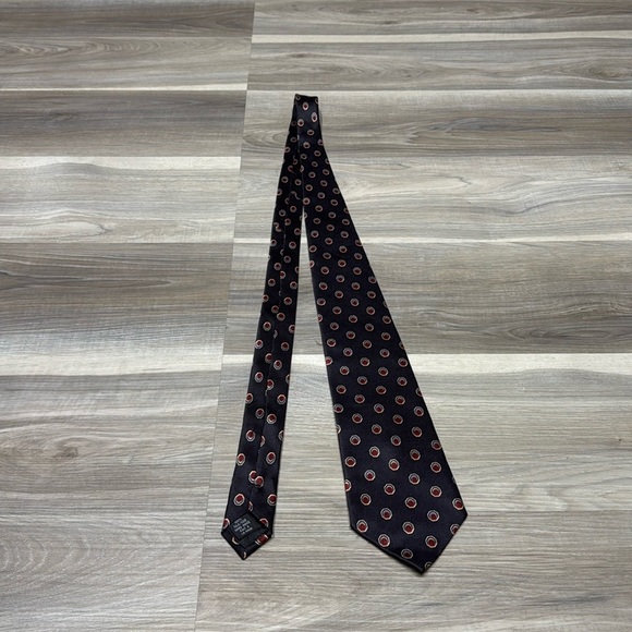 Outline 100% Silk tie - Picture 1 of 7